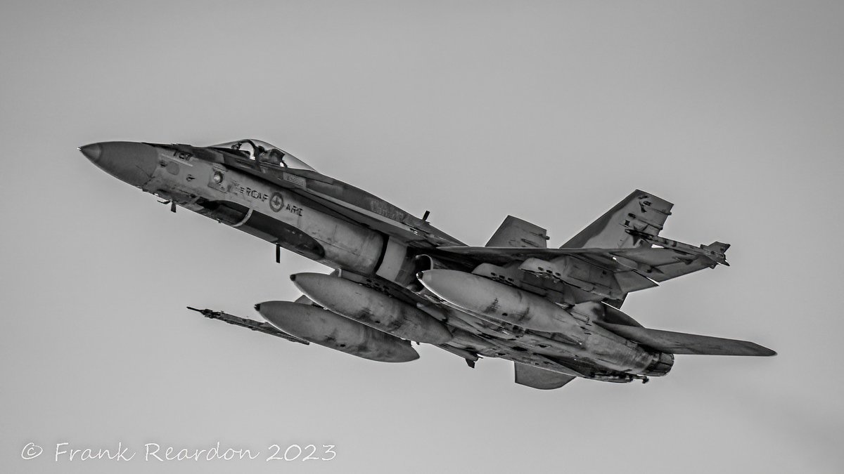 FrankReardon1's tweet photo. The McDonnell Douglas CF-18 Hornets departing runway 16 in #Iqaluit #Nunavut π¨π¦ on JAN.28.2023
@ARC_RCAF
@RCAF_ARC
#YFBSpotters #RCAF #Arctic #F18 #CF118 #Blackandwhite https://t.co/yEJLBejc8E