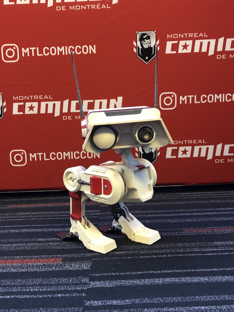 OfficiallyJewls's tweet photo. I just came back from Montreal's Mini ComicCon after showing off my newest creation: BD-1! 

Everyone loved them as much as I did, so here's are some pics!

@Mtlcomiccon #mtlminicomiccon #mtlcomiccon #bd1 #starwars #JediFallenOrder https://t.co/zK4XSbK9Qi