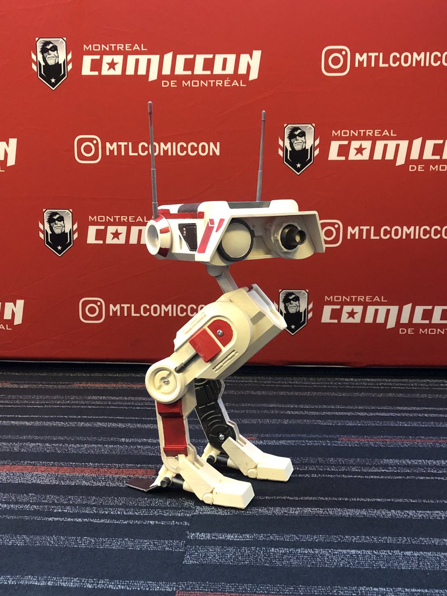 OfficiallyJewls's tweet photo. I just came back from Montreal's Mini ComicCon after showing off my newest creation: BD-1! 

Everyone loved them as much as I did, so here's are some pics!

@Mtlcomiccon #mtlminicomiccon #mtlcomiccon #bd1 #starwars #JediFallenOrder https://t.co/zK4XSbK9Qi
