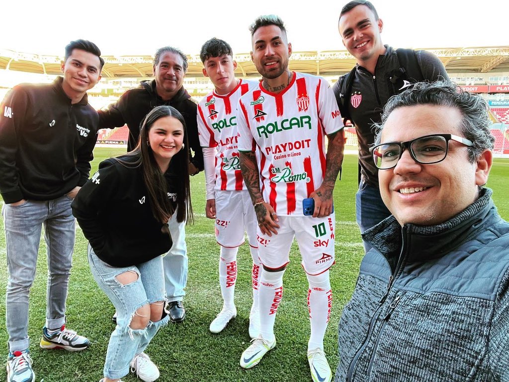 Checo_garcia17's tweet photo. Es irreal lo que ha cambiado mi vida en un año 🤪 #Necaxa #RyTA #Work #Centenar100 https://t.co/x8fcFRyBhc