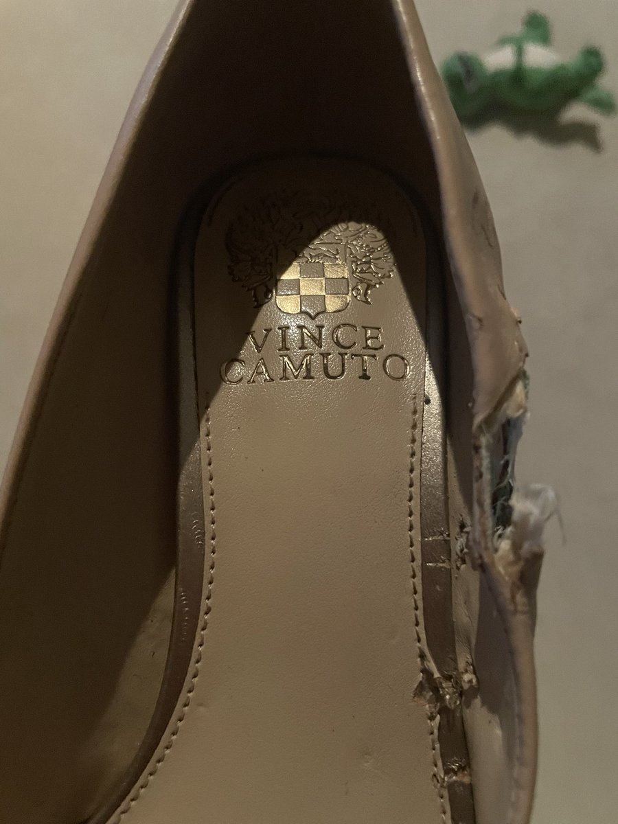 smitherson23's tweet photo. @VinceCamuto look at this tragedy. Darrell is so sorry 😢 https://t.co/RLL0vuptqa
