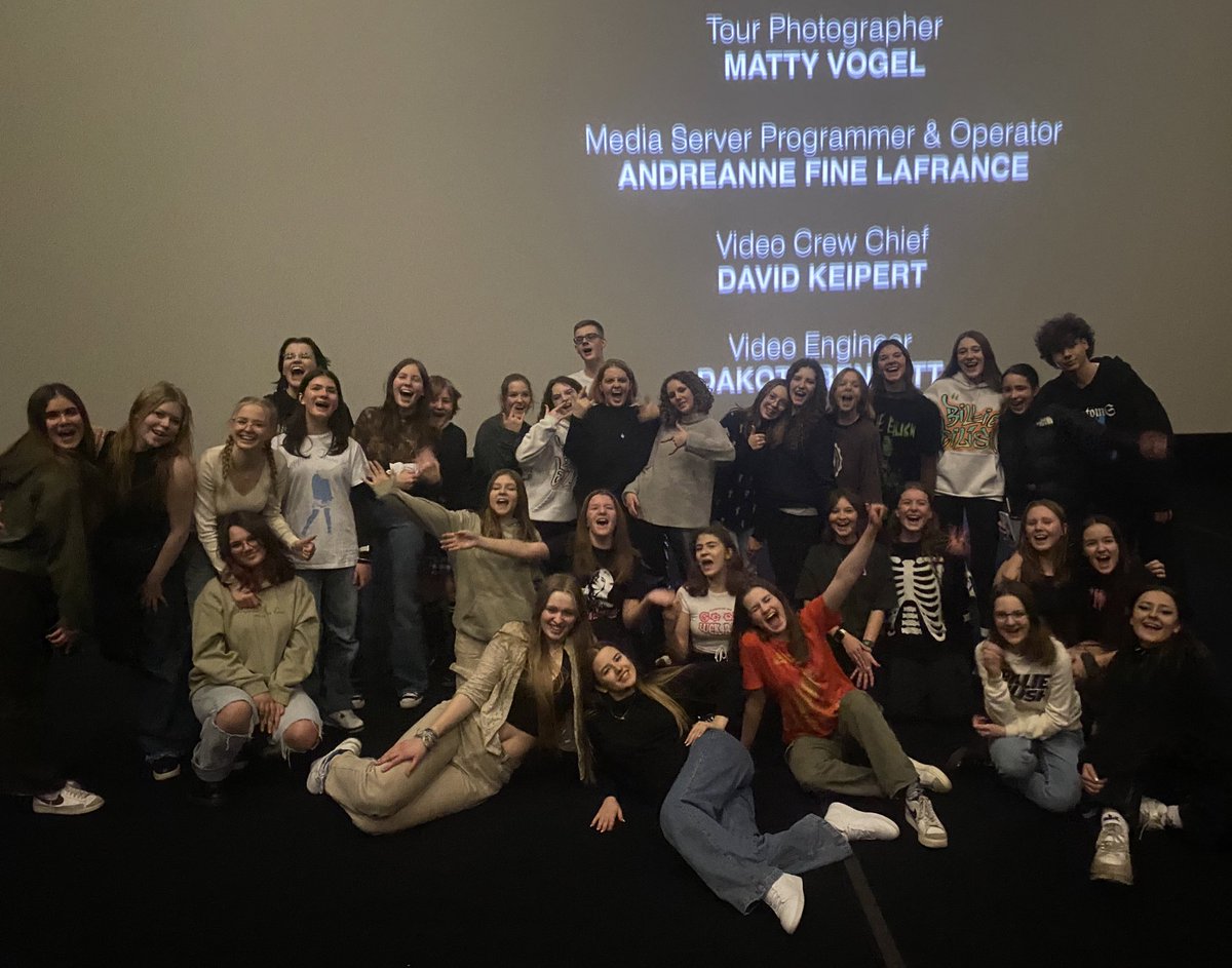 Wikdess14's tweet photo. Billie fandom is really something special. 🥹 At the beggining we were strangers to each other but the connection we got soo fast. 🤍
It’s indescribably beautiful. #billieeilish #BillieEilishLiveAtTheO2 #htetour #billieeilishfan #happierthanevertour https://t.co/l5JtcZY8Dl
