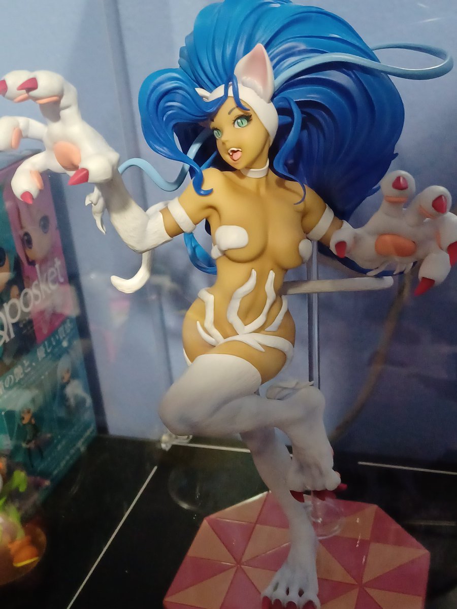 Got a display case for my Felicia statue! #felicia #darkstalkers #statuecollectors #Kotobukiya