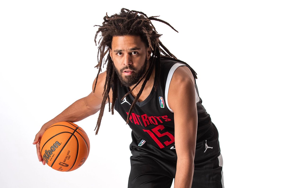 OfficialMCMedia's tweet photo. The best rapper-hooper in the game?

Happy birthday to @JColeNC ‼️🏀

(📸: Getty Images, The Fayetteville Observer) https://t.co/uZwaJuuwqs