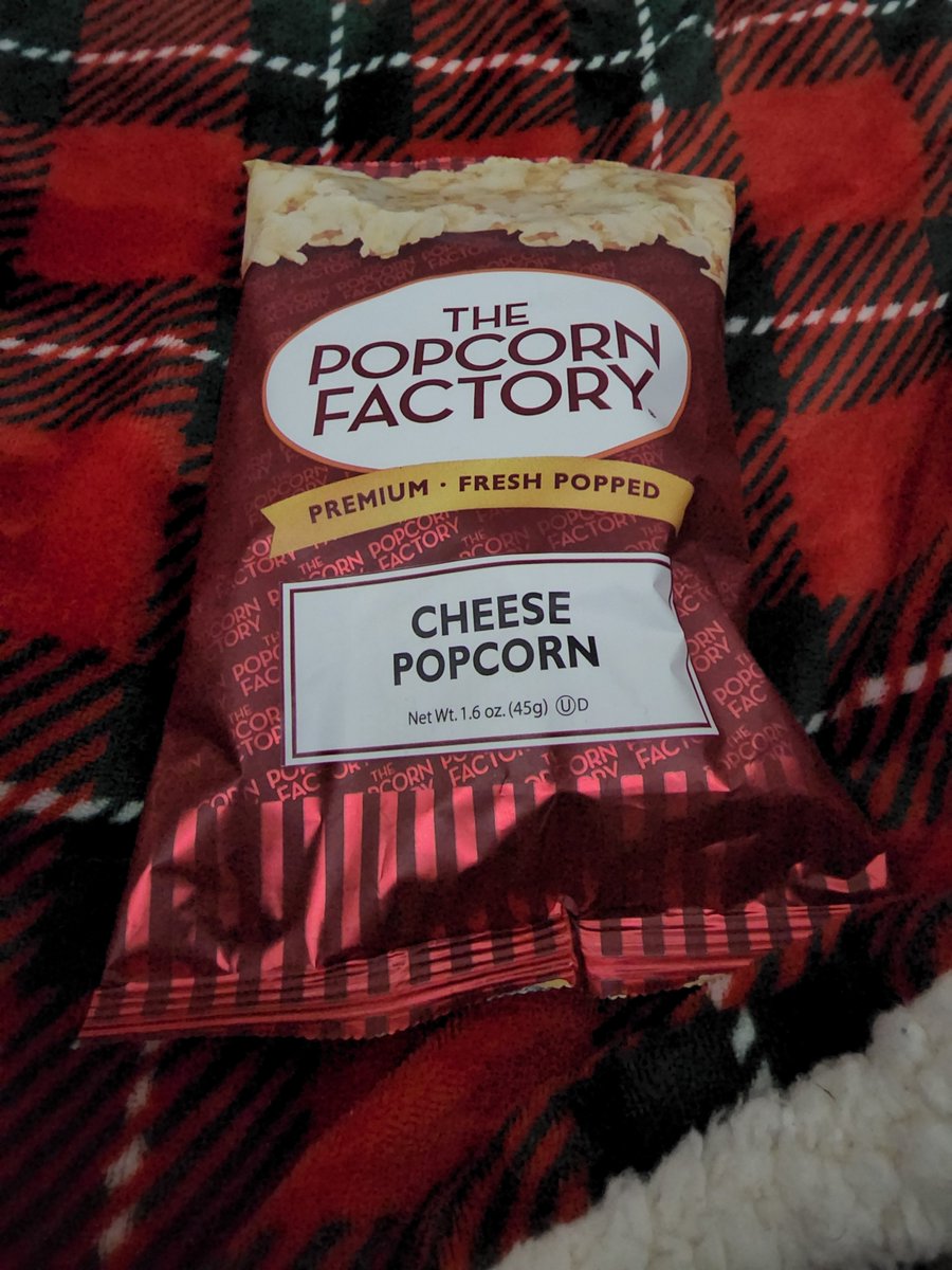 ShannaJanel1's tweet photo. A friend gave us popcorn for Christmas. It has been the gift that keeps on giving. Yummy! #christmasgift #popcorn #familytime #movienight #thepopcornfactory https://t.co/mfS1V4PjFd