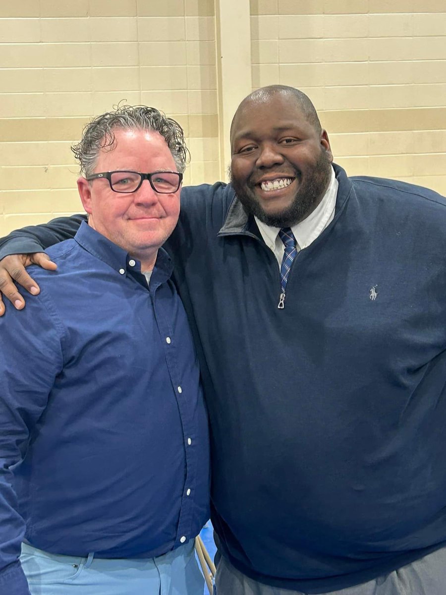 CoachMarcus1914's tweet image. It was one hell of a ride with these Srs. Thank you class of 23 for putting CHHS back on the Map. Thank you 
@ZacEtheridge4 for coming home to speak a great word to our students athletes!!! the #CAB has to keep moving so we can move #FurtherFaster great words Coach!!