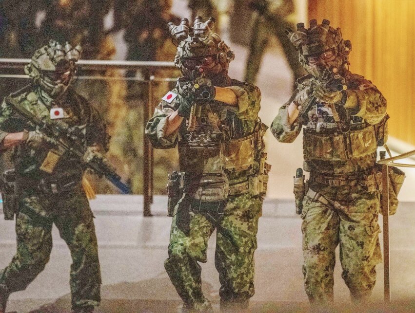 とりあえず、昨年のオーストラリアの一件で特殊作戦群の隊員は89式や