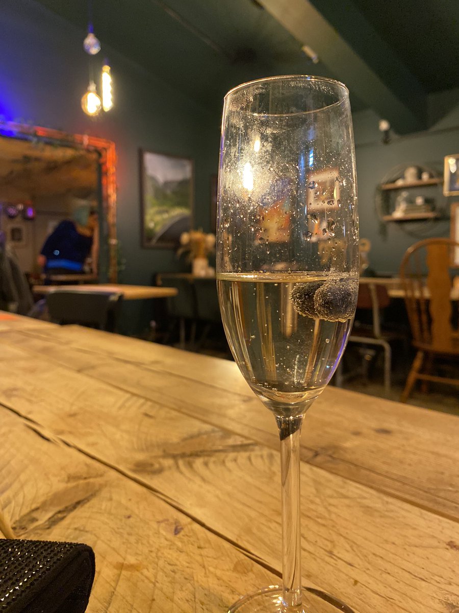 siandixon1's tweet photo. Fun night out at #fredwell @Cafe_Fredwell 😍💖 https://t.co/m4IbOWPKiw
