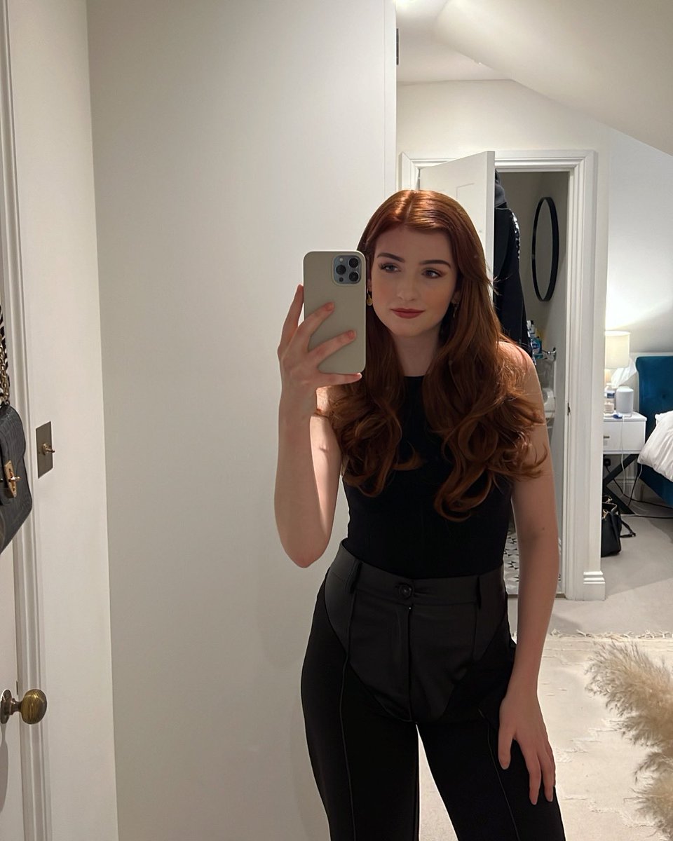 Emily van den Berg tweet media