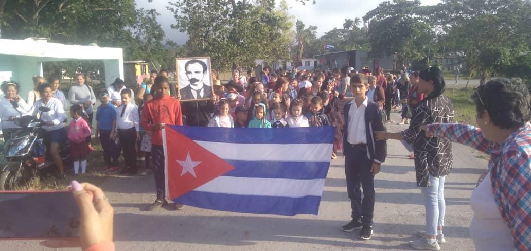 Se reafirmó una vez más nuestro respaldo a la Revolución, nuestros jóvenes siempre presentes #CDRArtemisa #PCC <a href="/DiazCanelB/">Miguel Díaz-Canel Bermúdez</a> <a href="/GHNordelo5/">Gerardo Hdez. Nordelo</a> <a href="/GladysArtemisa/">Gladys Martínez Verdecia</a> <a href="/Kamilo30108623/">Kmilo Mayet🇨🇺</a>