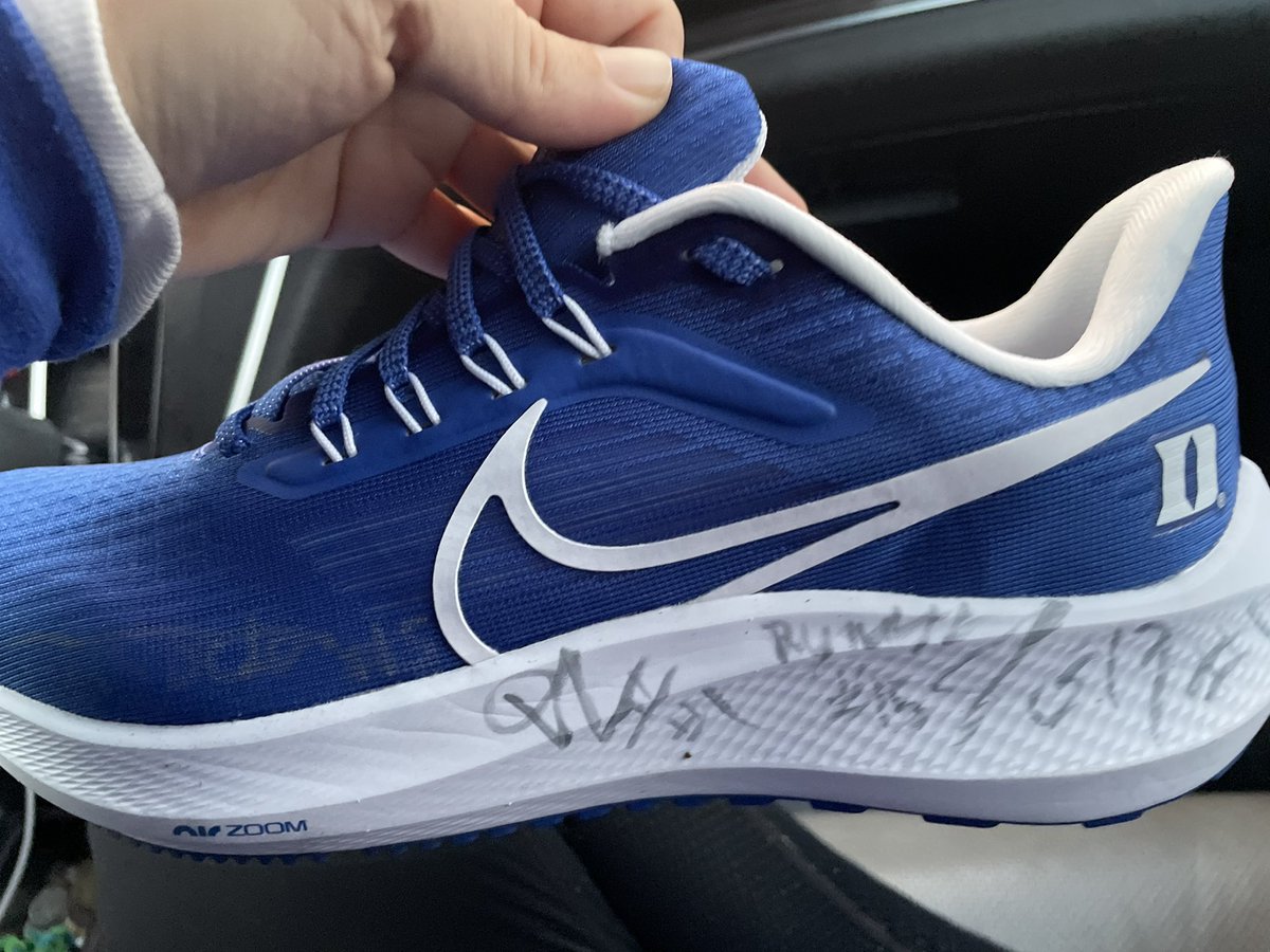BdB03's tweet image. Got autographs from Lively, Proctor, Young, Roach, Flip, Whitehead, Mitchell, and Blakes at the game today!! #DukeNation #DUKEvsGT #DUKEMBB