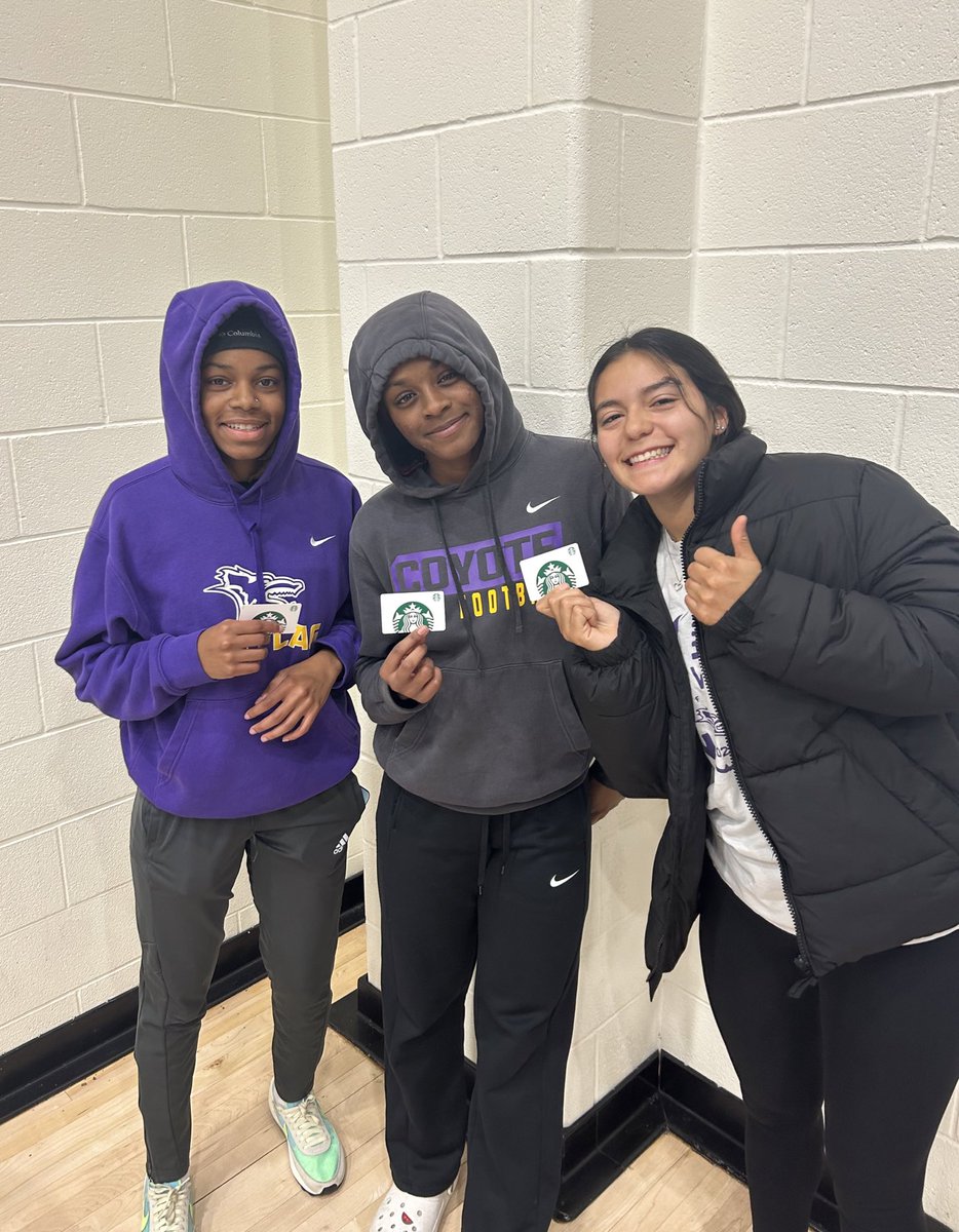 Winner winner! The flag football team beat the volleyball team in our layup relay! Congrats! 😎