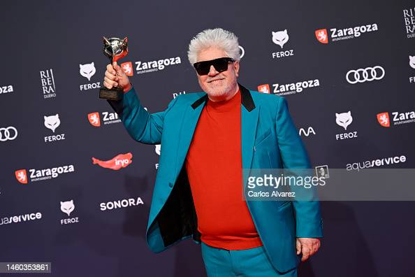 Pedro Almodovar receives an Honorary Feroz Award onstage with Rossy de Palma, Julieta Serrano, Aitana Sanchez Gijon, Milena Smit, Bibiana Fernandez &amp; Leonor Watling during the Feroz Awards in Zaragoza, Spain. 

More 📸 #Feroz2023 👉 bit.ly/3HDQCxX #premiosferoz