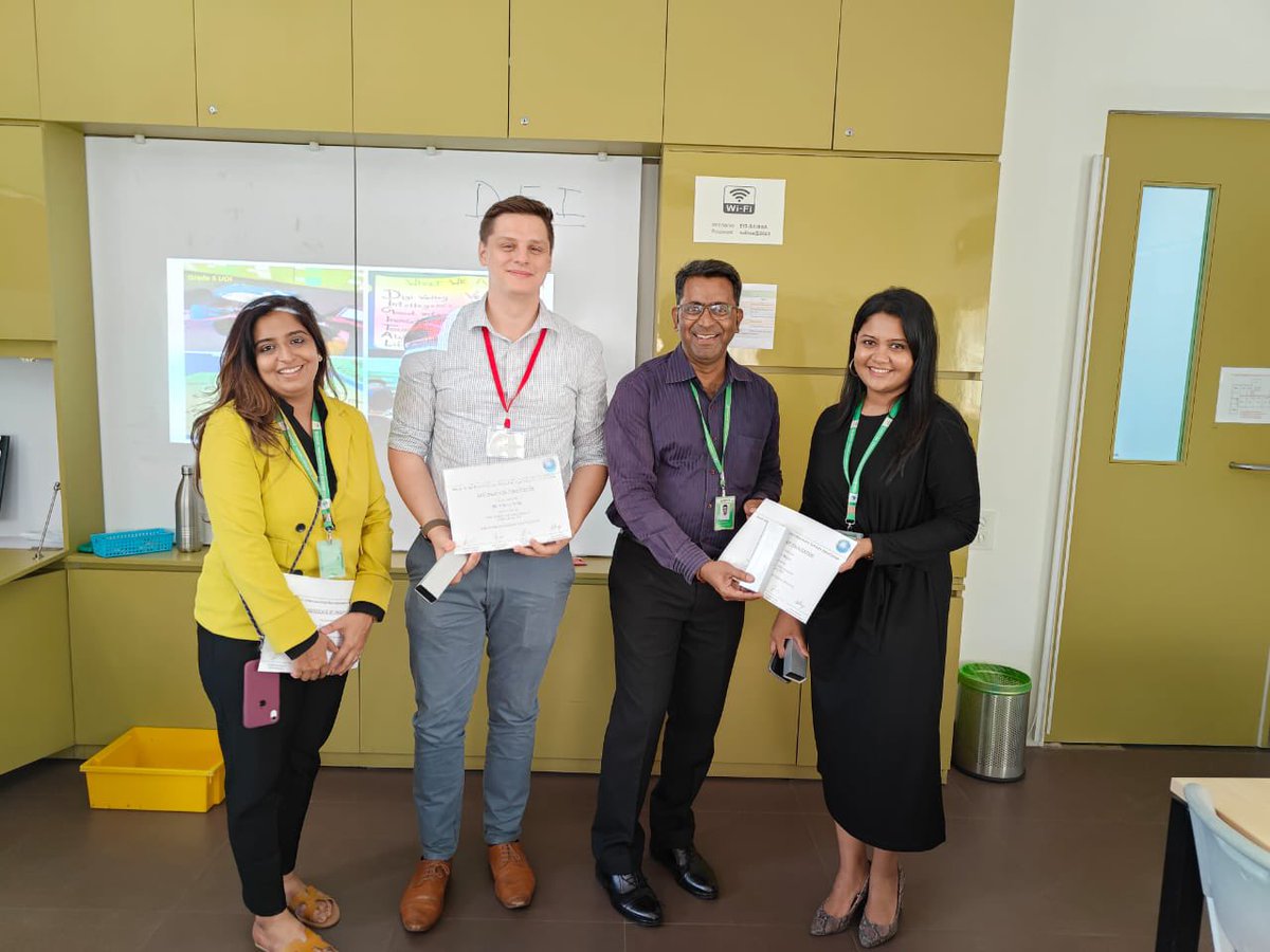 MrSidneyTech's tweet image. Great to meet technology integrators from across India to facilitate a session on how technology fits into the Enhanced PYP at @SAIBSA1 fantastic to meet and work with Mr Anil! #SAIBSA @ibpyp @PunePYPNetwork @OISLearningHub @primarytechhub @oismumbai @EISMumbai @PodarORT