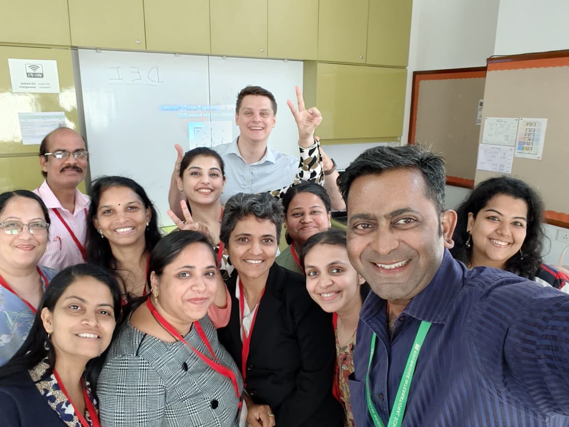 MrSidneyTech's tweet image. Great to meet technology integrators from across India to facilitate a session on how technology fits into the Enhanced PYP at @SAIBSA1 fantastic to meet and work with Mr Anil! #SAIBSA @ibpyp @PunePYPNetwork @OISLearningHub @primarytechhub @oismumbai @EISMumbai @PodarORT
