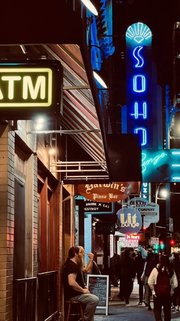 gipipolo's tweet photo. Night Lights from Austin, TX! #shotoniphone #nightphotography #nightlights #nightlife #austintexas #6thstreetaustin #photography #travelphotography #lightsign #cityphotography #urbanphotography #city https://t.co/H2JNymvmaR https://t.co/PbuQ5l0QDH