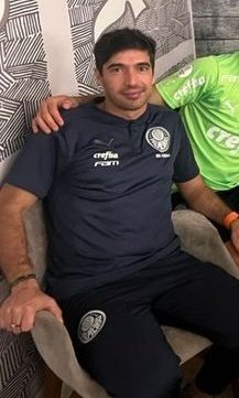 oporcoiris's tweet photo. Você acreditaria que esse homem fofo, meigo e sensível é capaz de praticar tortura psicológica com árbitros???? Você acreditaria mesmo???? https://t.co/v88vOriPXt
