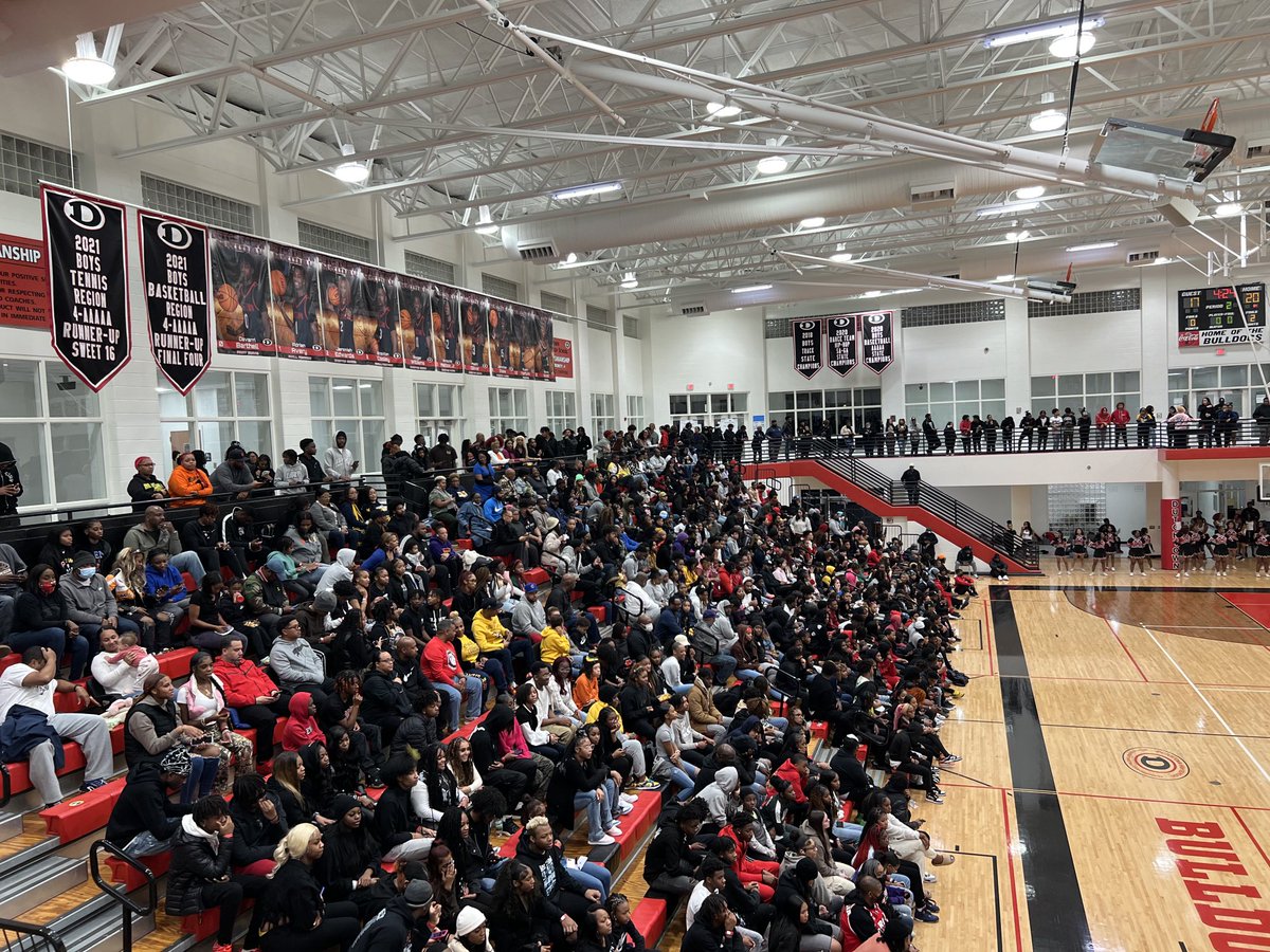 Enjoying an awesome game tonight at the Eagles Landing v. Dutchtown varsity basketball game.⁦@AthleticsHenry⁩ 