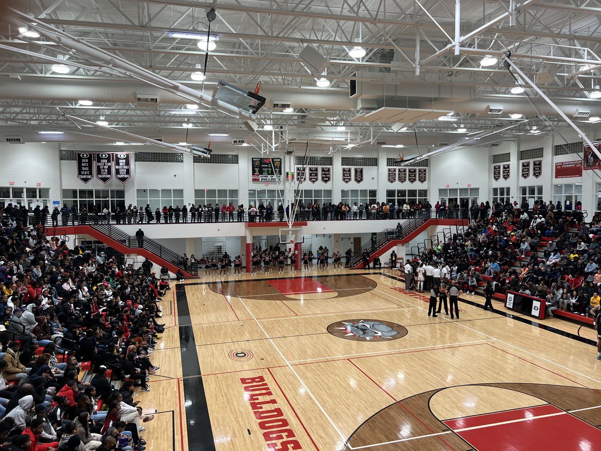 Enjoying an awesome game tonight at the Eagles Landing v. Dutchtown varsity basketball game.⁦@AthleticsHenry⁩ 