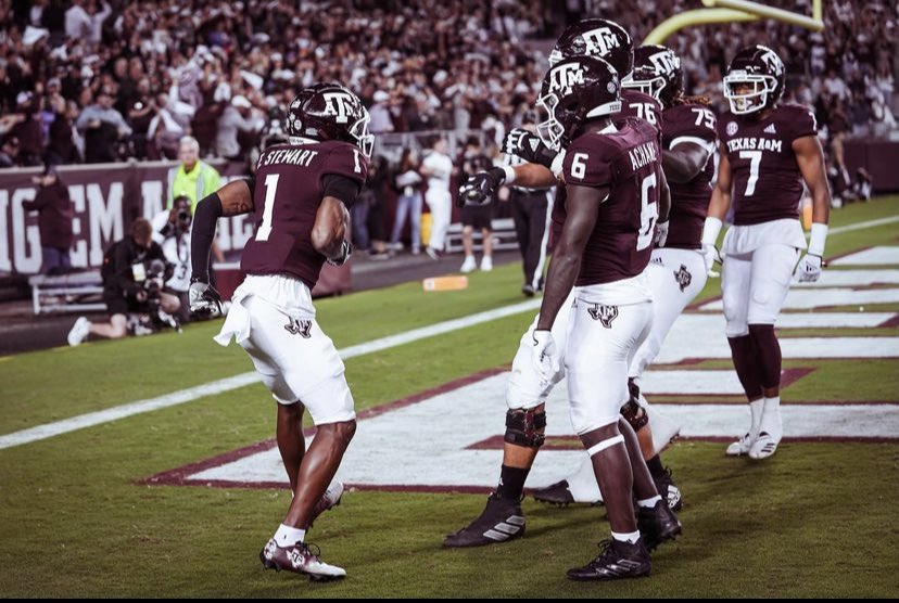 _Quick6ix's tweet photo. #AGTG After a great conversation with @CoachColey I’m blessed to have earned an offer from Texas A&amp;M University!! #GigEm 👍 https://t.co/5vgZ4u8B6e