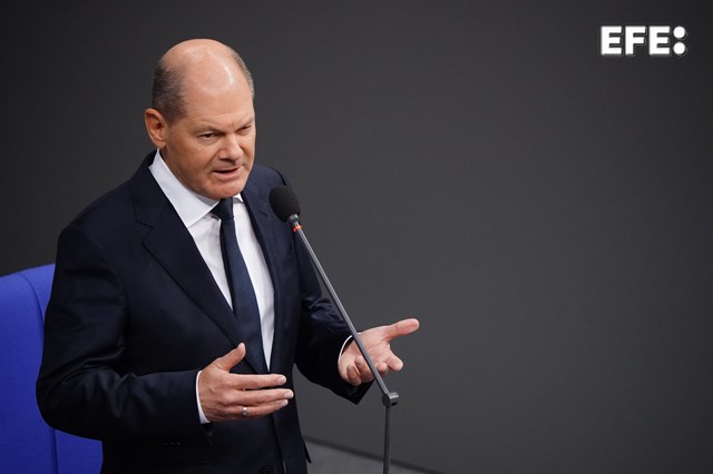 EFEnoticias's tweet photo. #ÚLTIMAHORA | El canciller alemán, Olaf Scholz, asegura que su Gobierno hará "todo" lo posible por evitar una escalada bélica entre Rusia y los países miembros de la OTAN. https://t.co/rsC9sKDAwU