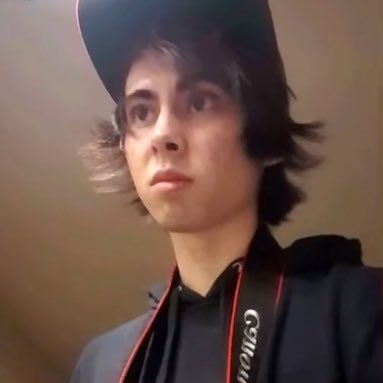 mynameistuvv's tweet photo. this 2016 youtube era was fucking crazy lmao https://t.co/YcHX3ak6K9