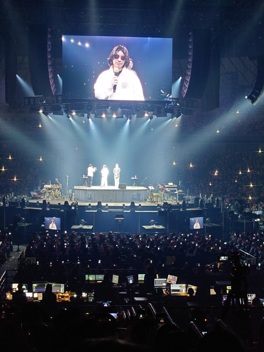 omasu09's tweet photo. 我が人生の重要人物、星野源！
登場の時のあの救世主現る！感たるや今日も凄かった‼
アイドルをも余裕で超える回数の投げキッスで会場を湧かせるニセさんもさすがでした！
また必ず笑顔で会いに行きます！
#YP_Reassembly
#YP_Reassembly大阪 
#YP_Reassembly横浜 https://t.co/caRfV3O8OP