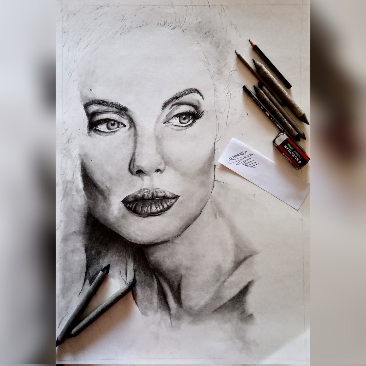 Bviljondesigns's tweet photo. Portait Drawing done in 2020
Size: A2
Greyscale pencil drawing
Model: 

#art #visualart #portraitdrawing https://t.co/WeNaDKqkaY