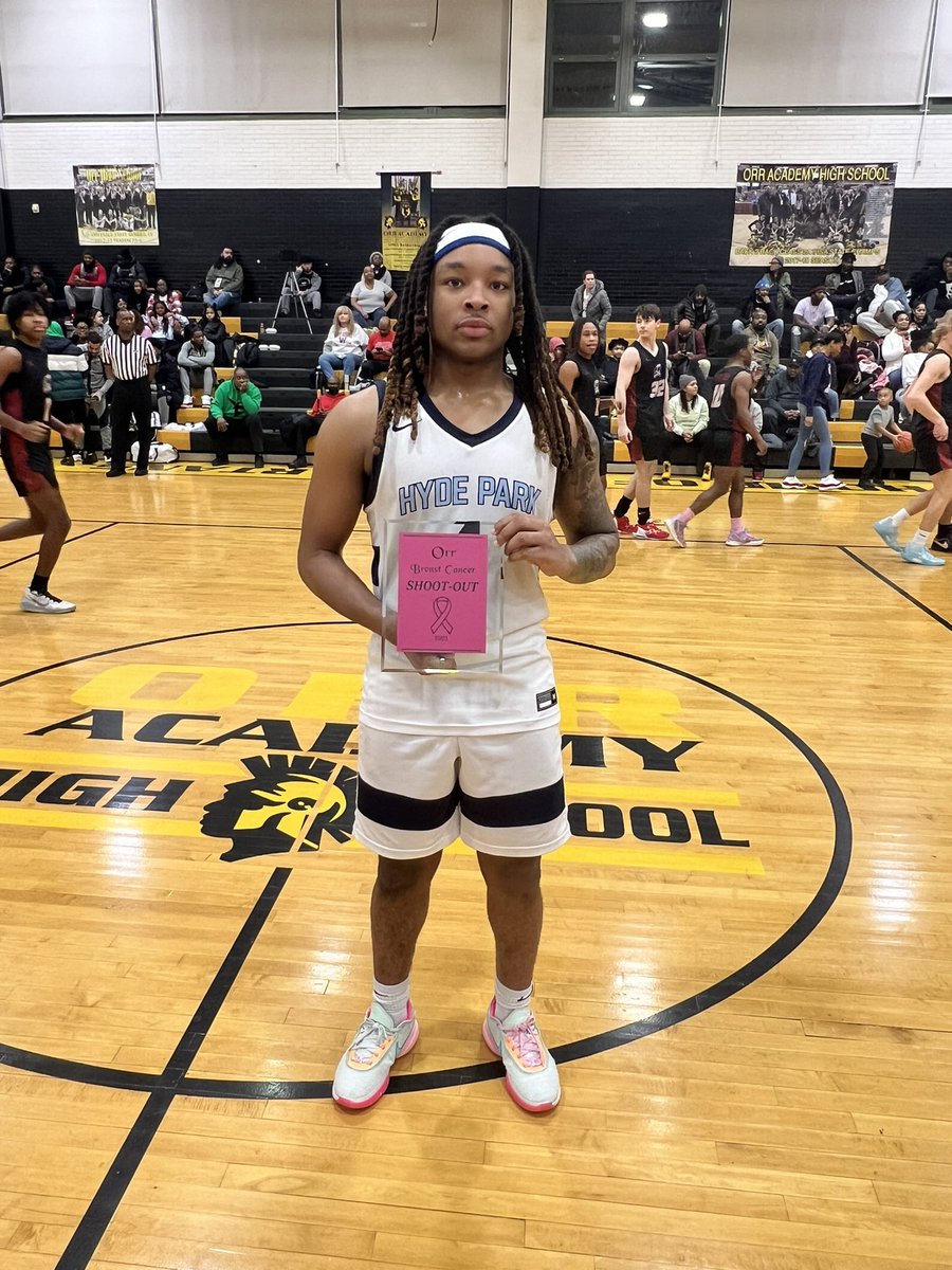 CoachTreal2's tweet photo. 2023 Hyde Park Da’Marion Morris @flashymari3 Game MVP + made game winning FG to get the 54-52 win over West Aurora @RL_HoopsIL @HydePark_BB @joliver34 https://t.co/Pe4uitKIYX