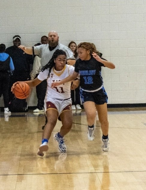BrookBratt08's tweet photo. I just want to give thanks to my parents & everyone that keeps pouring into my development. @CoachYMelvin @Coach_B828 @CoachShauntay @threat_sports @HoopDreamsAAU @TwittyCoach @TwittyTown3 #Blessed #Bloodline #BuiltForSucess #ChangeTheNarrative #GodDid https://t.co/3oZSmdKgc3