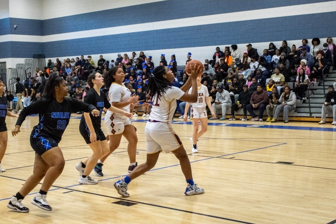 BrookBratt08's tweet photo. I just want to give thanks to my parents & everyone that keeps pouring into my development. @CoachYMelvin @Coach_B828 @CoachShauntay @threat_sports @HoopDreamsAAU @TwittyCoach @TwittyTown3 #Blessed #Bloodline #BuiltForSucess #ChangeTheNarrative #GodDid https://t.co/3oZSmdKgc3