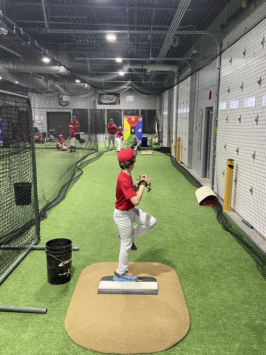 DerekLarson4658's tweet image. Saturday night lights!  @PrimeGold2031 @EAA_Baseball