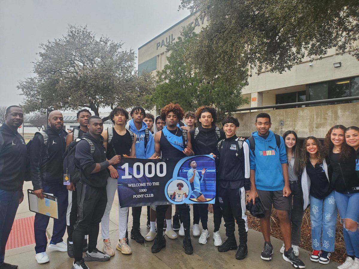 SaKingHoops's tweet photo. Congrats to King Hoops @Aashonholmes23 for surpassing 1000 points today in a huge @harlanhoops win over Stevens HS.

@CoachW40 @TheForce1856 @BCCoach_G @uttylermbb @BigA_SATX @LCU_MBSK @b
@dweems22 @DBUBasketball https://t.co/2eNy1j9gqb