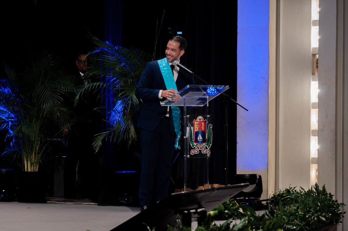 Mis felicitaciones a <a href="/ArgenisAngulo/">Argenis Angulo</a> quien fue el orador de orden en el Día de la Zulianidad, un joven comunicador social y líder de empresas y organizaciones de la sociedad civil con alcance global, que ha sido capaz de transcender con su profesionalismo, dejando en alto al Zulia