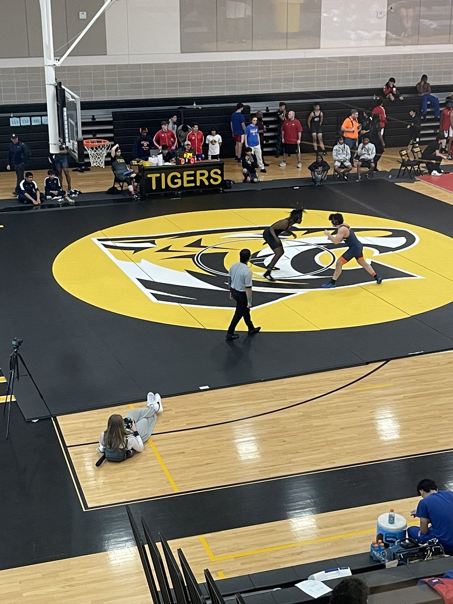 Coach_CBrown3's tweet image. Great job Coach Wheeler &amp;amp; @CoachJGreen7 for hosting our wrestling tournament!! Our athletes performed great and the tournament ran really smooth!! #TigerProud #TigerNation #WeWill @SHMSTC @Dshake58 @DehorneyJun @MrCoachShepard @tigers_houston @APGonzalez_HISD @Ms_Gonzales_13
