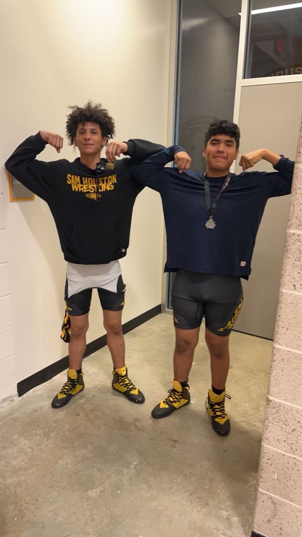 Coach_CBrown3's tweet image. Great job Coach Wheeler &amp;amp; @CoachJGreen7 for hosting our wrestling tournament!! Our athletes performed great and the tournament ran really smooth!! #TigerProud #TigerNation #WeWill @SHMSTC @Dshake58 @DehorneyJun @MrCoachShepard @tigers_houston @APGonzalez_HISD @Ms_Gonzales_13