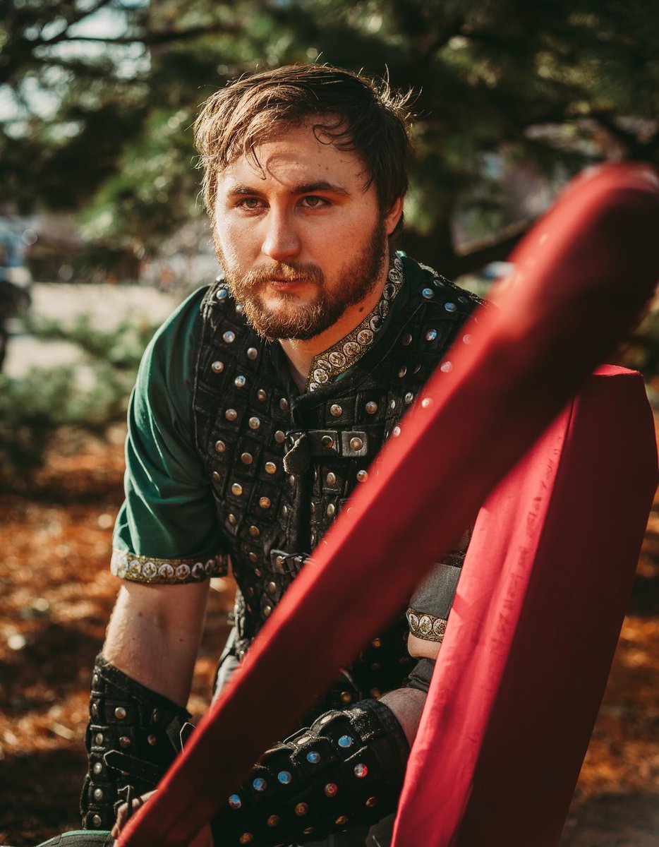 lorebuilds's tweet photo. I love @BelegarthMCS. Today I got to:
-participate in battles with about 50 costumed fighters.
-make new friends even at 30.
-take these dope photos of these lovely people 

RennFaire queers and cosplay athletes need to try this more. https://t.co/miH3iGl1Fe