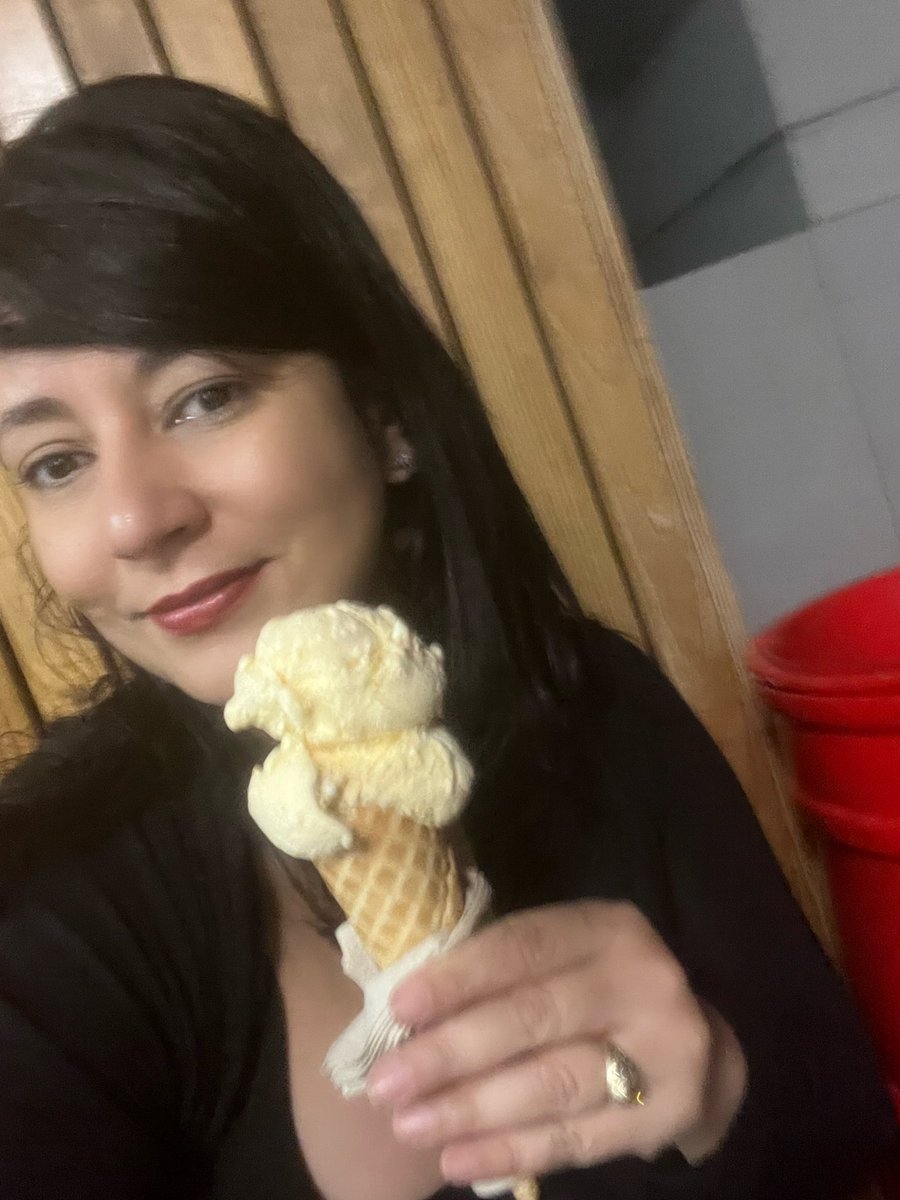 YanilsaCruz2's tweet image. “Nunca sacrifiques tu niña interna y jamás le des importancia a los ruidos que entretienen  a las miserias humanas. Aprende a elegir tus luchas y tener cerca el zafacón para lanzar lo que no tiene que estar , por decisión de crecimiento “ . #NiñaInterior #YoMeAmo #NoalEgo