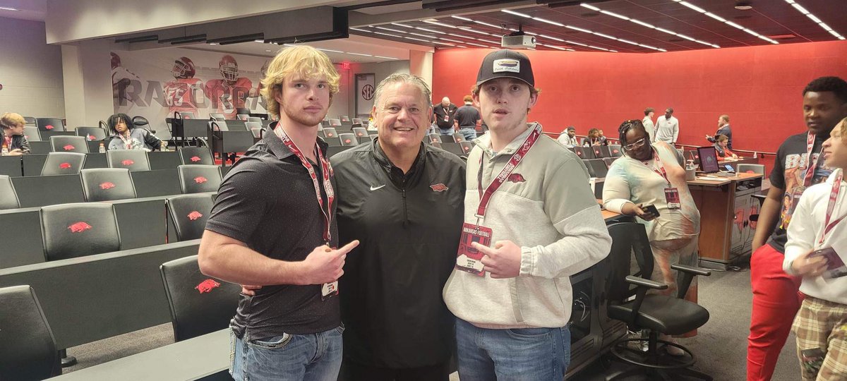 greyson_riggins's tweet photo. Had my first unofficial visit with the hogs. Very grateful for the opportunity! @CoachSamPittman @PrepRedzoneAR @PlayBookAthlete @RazorbackFB @tctabler @TommyCody2 @ArElite100 @FBCoachJSmith #Woopig https://t.co/MWe6bzEKp9
