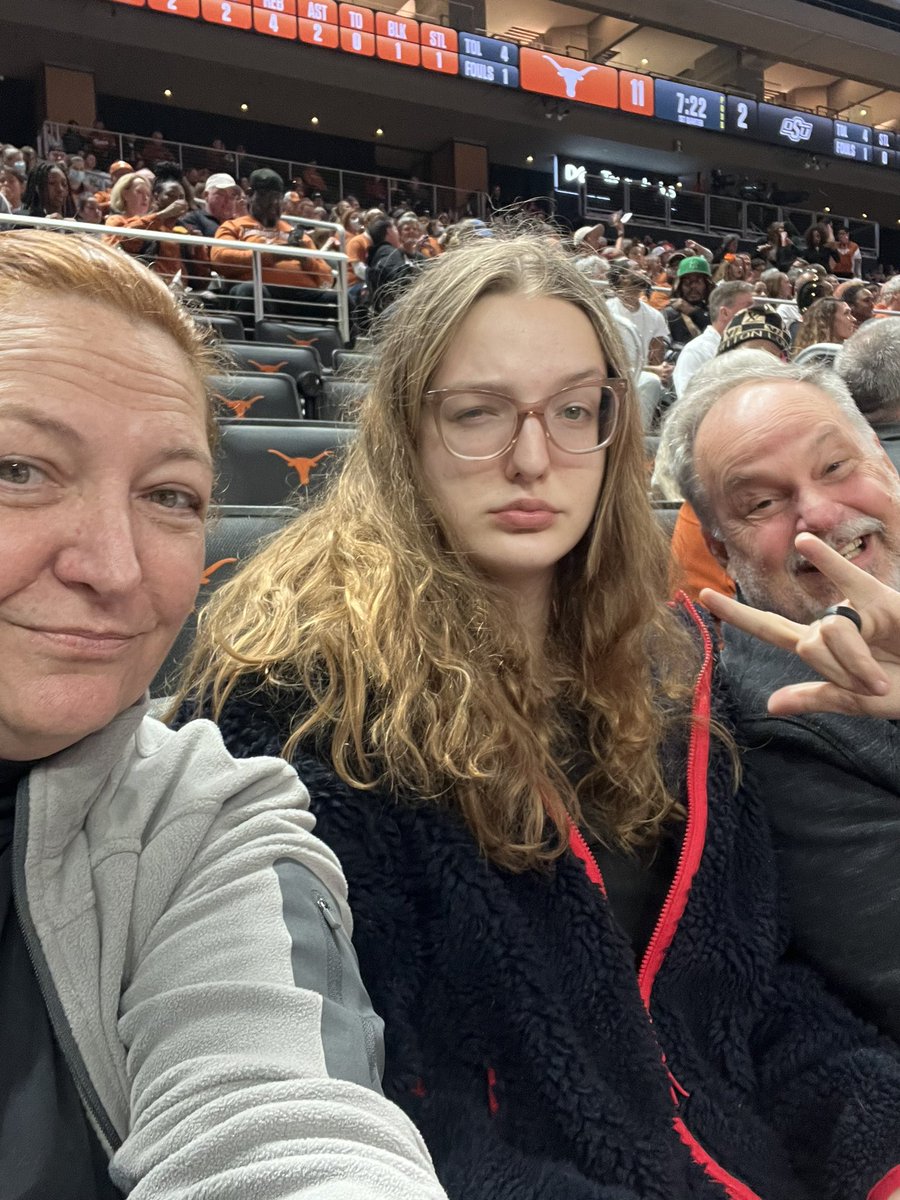 JenTroke's tweet image. We’re here cheering for our girls @TexasWBB! @McConaughey we’re still waiting for you! ❤️🏀🤘🏼