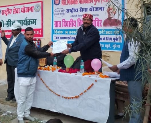 PintooDhanwal7's tweet image. शासकीय पीजी कॉलेज मुरैना मैं एनएसएस कैंप मे पुरस्कार  वितरण किए गए #pintoo dhanwal sahab ji