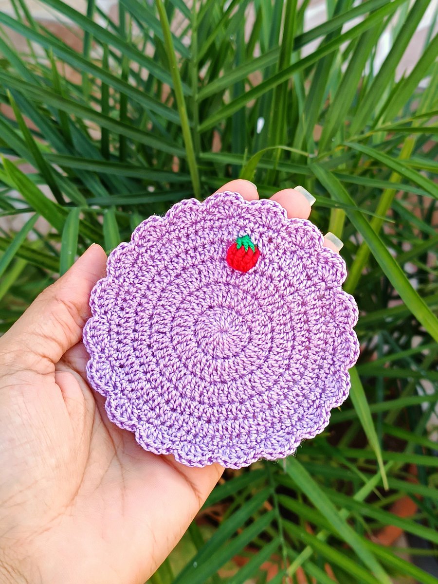 Crochet_Anonimo's tweet photo. No sabía que regalar a una personita que conocí hace poco, así que nada mejor que algo hecho a mano ✨ Cojín más un portavasos 😄 Patrón portavasos 👇
https://t.co/GK8m736iQN
#Amigurumi #crochet https://t.co/sjuieJHsUq