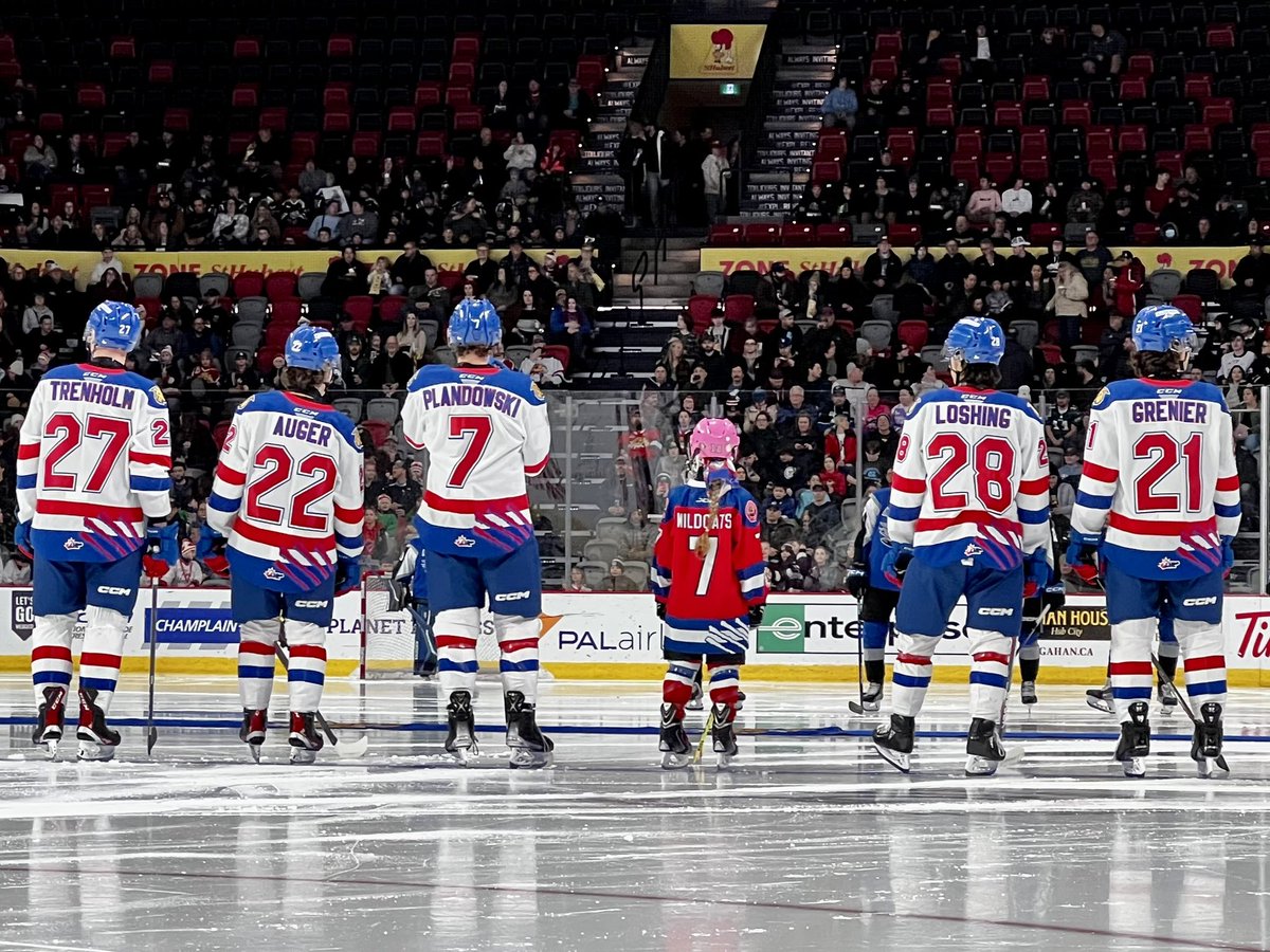 MonctonPlayer's tweet image. 7 year old Emma was thrilled to get the call up for #7thPlayer tonight joining the @monctonwildcats during this busy @TimHortons #timbit weekend. Great job tonight Emma!! #DefendTheDen #GoCatsGo