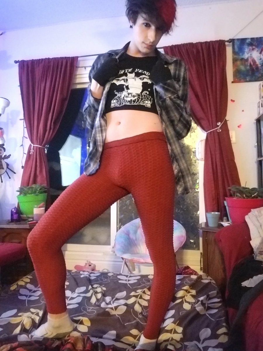 ArcDrifter's tweet image. Going to a party.

Check the fit! 👀 #Femboy #EmoVibes