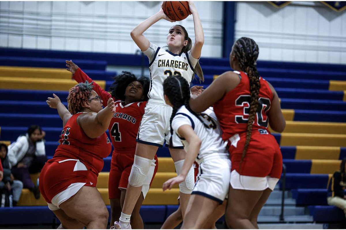 Crestwoods snowcoming was last night! Our girls varisty team beat Robichaud 71-7. Sophomore @NourBeydoun23 had 17 points with 12 rebounds. With @ayaboussi11 and @LaChelleeMJ at 13 points. Next game is Tuesday against Melvindale @ 7 PM home at Crestwood. Let’s go chargers ⚡️⚡️