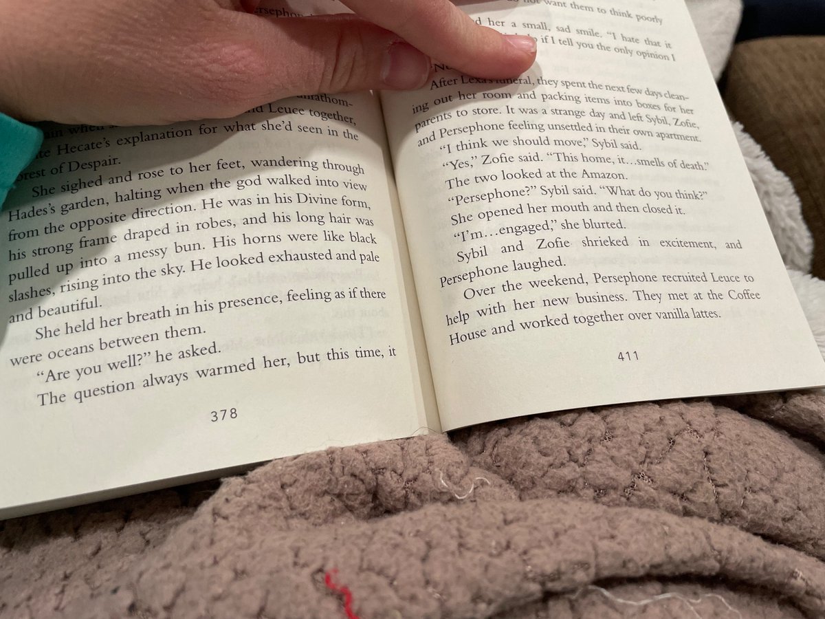 ballkate77's tweet photo. @Read_Bloom @BNBuzz can either one of you explain why the book I bought is missing about 30 pages? https://t.co/i9BJvSobVc