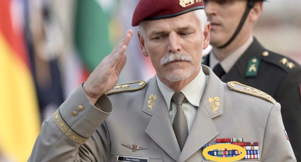 Herravaldet's tweet image. Former general @general_pavel is to be congratulated on becoming the president of the Czech Republic. I am proud to wear the same medal as Pavel. His rescue of French soldiers under heavy fire is more than admirable. #UNPROFOR #UNCzechSlovakBat #NORDBAT2 #BA01 🇺🇳🇨🇿🇸🇰🇸🇪