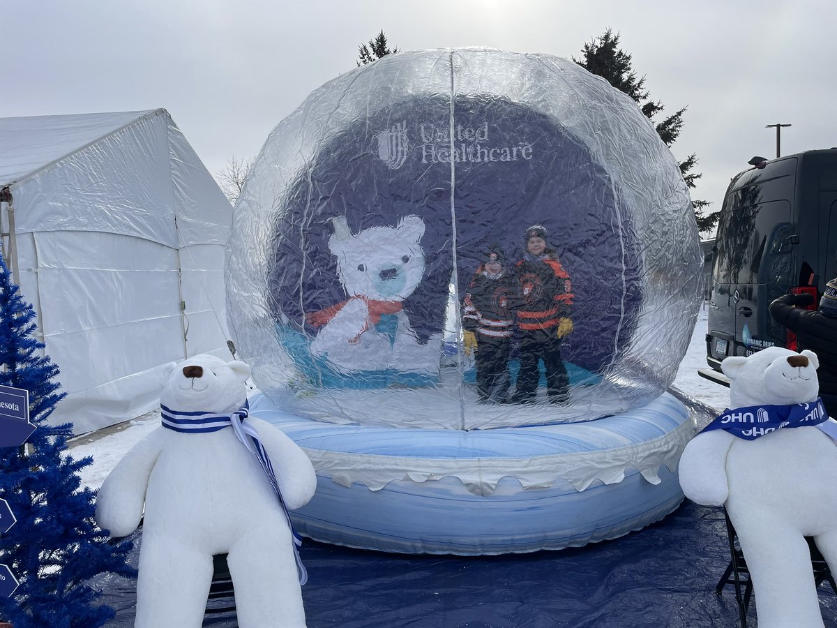ambermakeswaves's tweet photo. Future Hockey Stars at #HDM2023 #BearsthatCare https://t.co/stCZRsEQVB https://t.co/31qvVlw14i