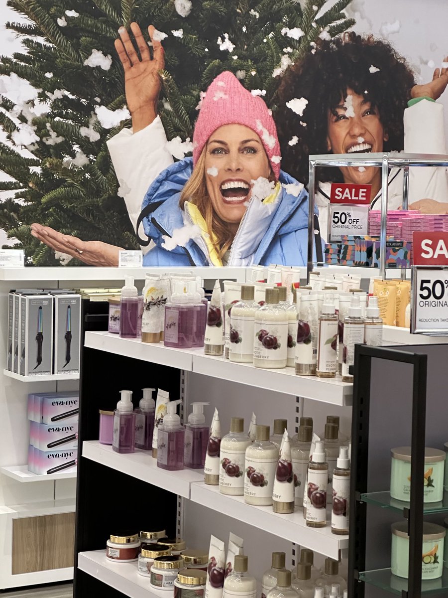 fitsnews's tweet photo. Spotted this in the mall today: I think this woman is supposed to be excited but she looks like she’s beholding an alien apocalypse. Or unleashing an alien apocalypse. Either way, be afraid. Be very afraid #AmericanRetail https://t.co/ka0KiOssCp