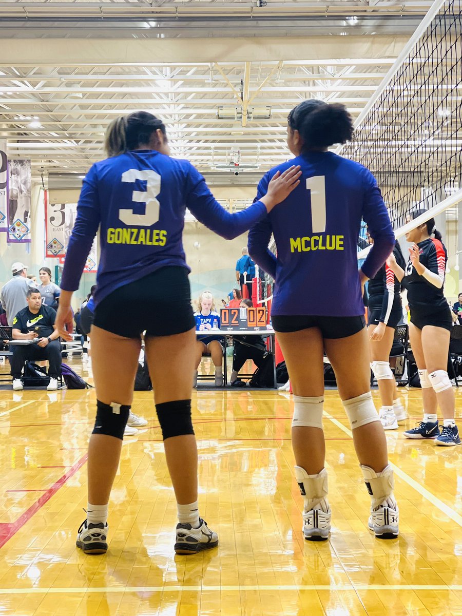 KPhillipsFSHE's tweet photo. 🔥This Duo back at it again, different sport and court but same chemistry! 🏀🏐 @Shailah_M @KendallG2025 https://t.co/WZaV3wQOz6